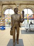 Click image for larger version. 

Name:	Ken Dodd at Lime St railway Station DSC09232R.jpg 
Views:	593 
Size:	762.0 KB 
ID:	10914