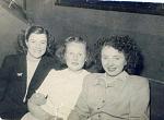 Click image for larger version. 

Name:	Mum & 2 unknown.jpg 
Views:	698 
Size:	88.0 KB 
ID:	23060